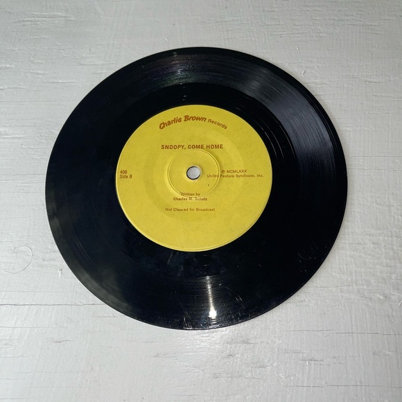 Charlie Brown Records Presents Snoopy, Come Home: Read-Along Book and Record - Picture 4 of 12